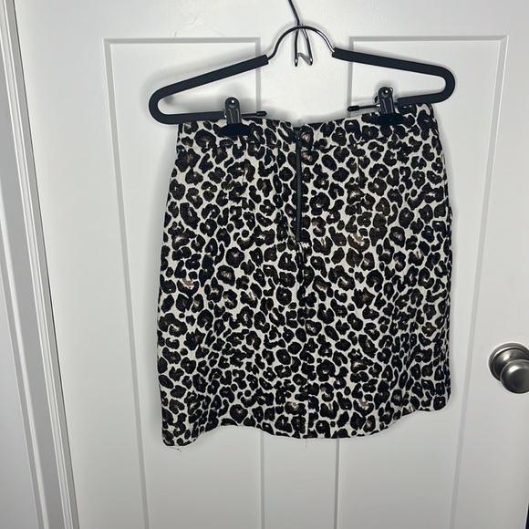 Sanctuary cheata print skirt with pockets size small. Perfect Fall piece - Picture 3 of 7